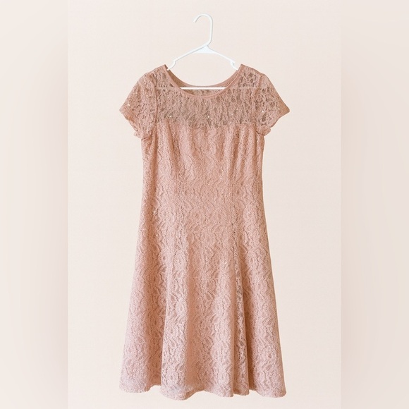 SLNY Dresses & Skirts - SLNY Pink Lace Sequin Fit & Flare Midi Dress Women’s Size 8 NWT
